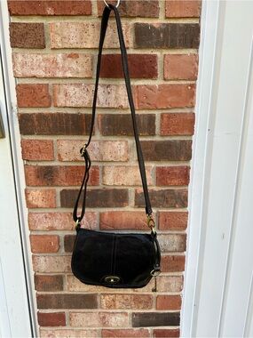 Vtg Fossil Carson Flap Saddle Bag/Purse Black Adjust Strap Crossbody‎ Key Charm